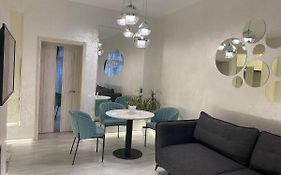 Panorama Luxury Apartment In The House With A Spire, A Historical Building In The City Centre